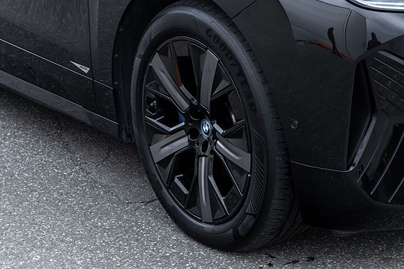 BMW iX 3 of 30