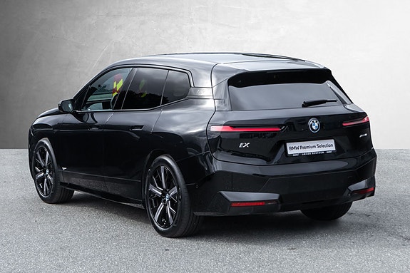 BMW iX 6 of 30