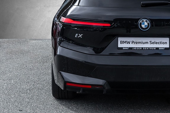 BMW iX 9 of 30