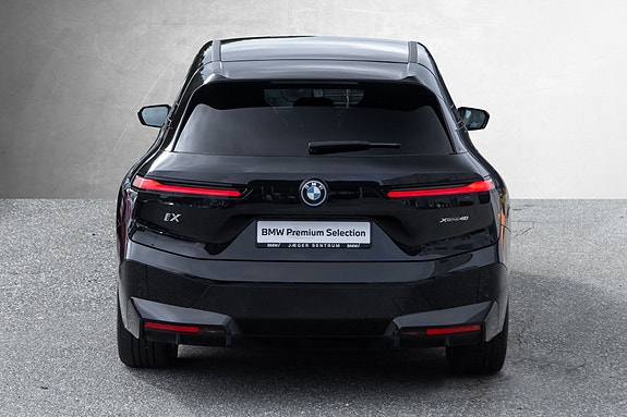 BMW iX 8 of 30