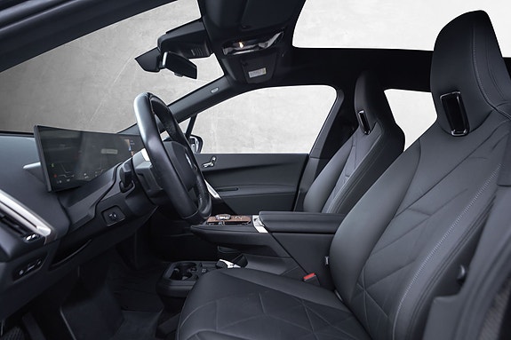BMW iX 24 of 30