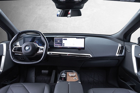 BMW iX 26 of 30