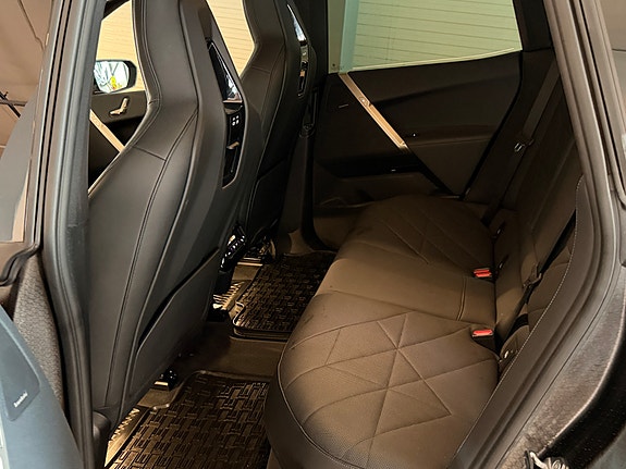 BMW iX 15 of 24