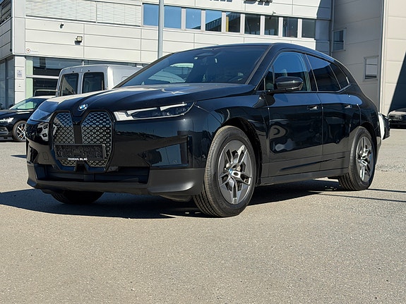 BMW iX 2 of 24
