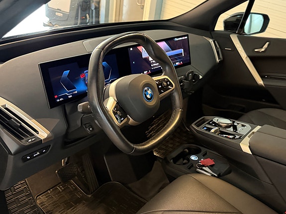 BMW iX 18 of 24
