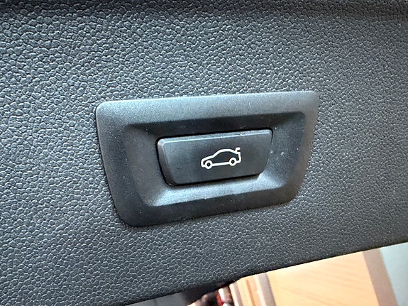 BMW iX 14 of 24