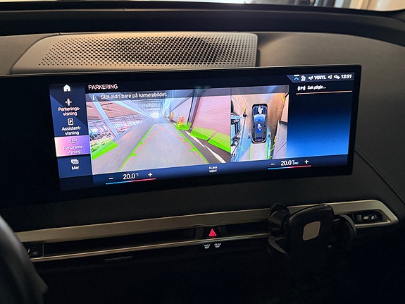 BMW iX 20 of 24