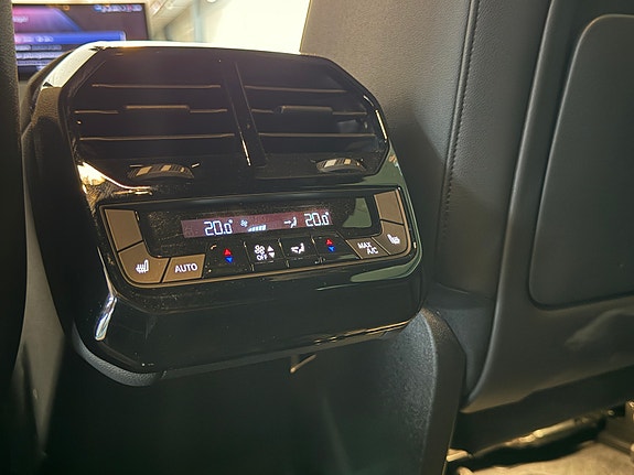 BMW iX 16 of 24