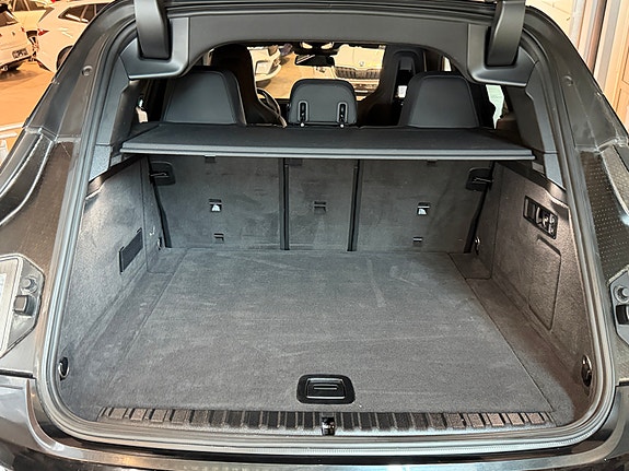 BMW iX 9 of 24