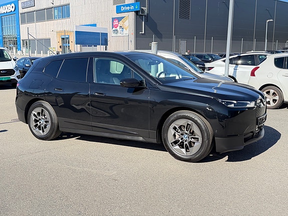 BMW iX 6 of 24