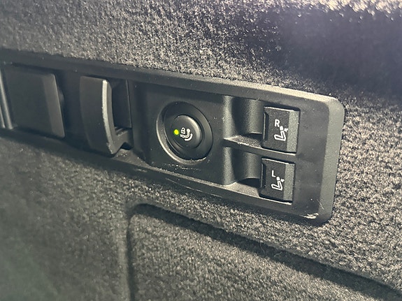 BMW iX 13 of 24