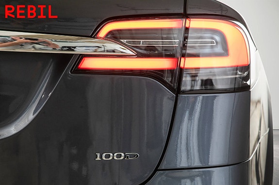 Tesla Model X 28 of 30