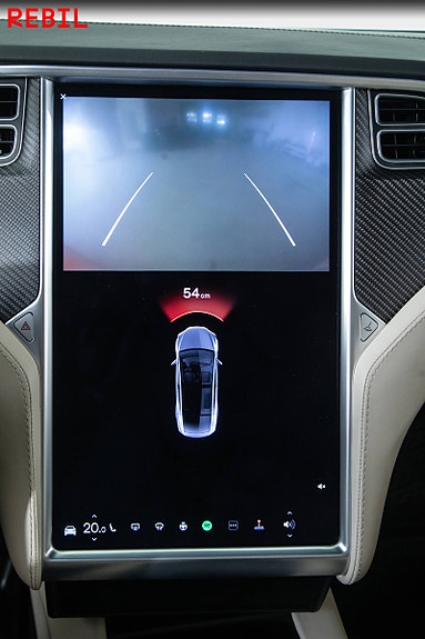 Tesla Model X 21 of 30