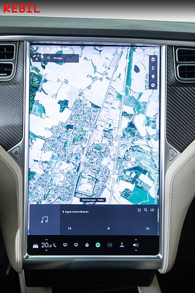 Tesla Model X 20 of 30