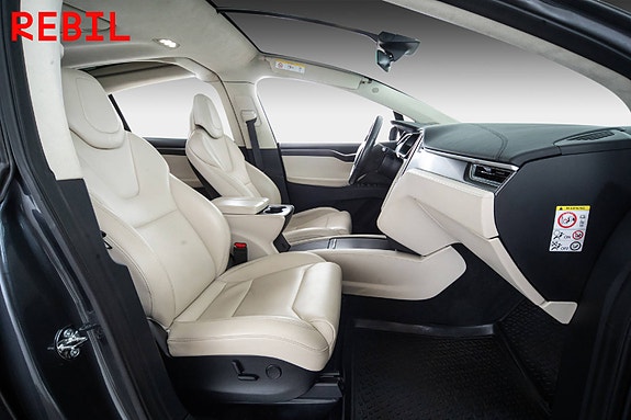 Tesla Model X 27 of 30