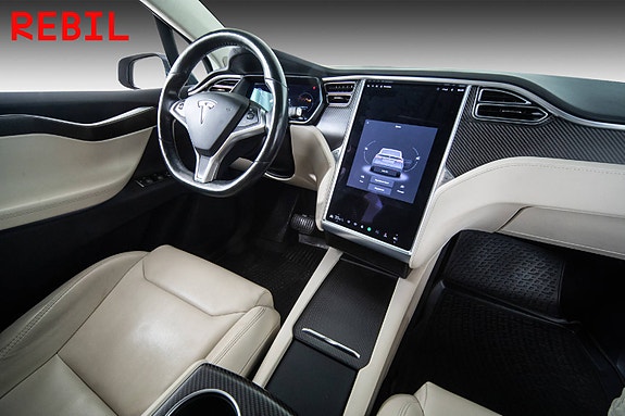 Tesla Model X 16 of 30