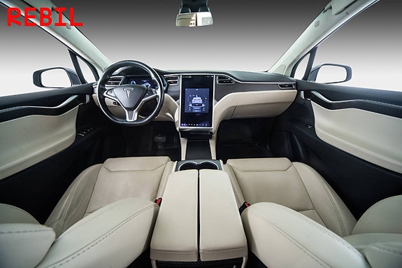 Tesla Model X 13 of 30