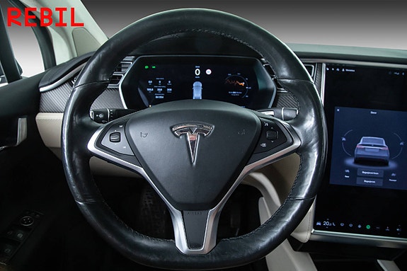 Tesla Model X 14 of 30