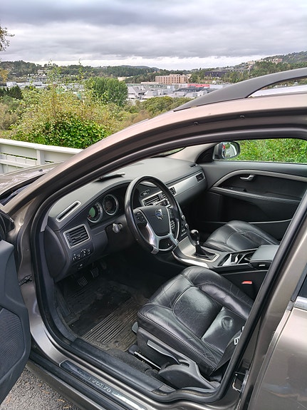 Volvo V70 3 of 14
