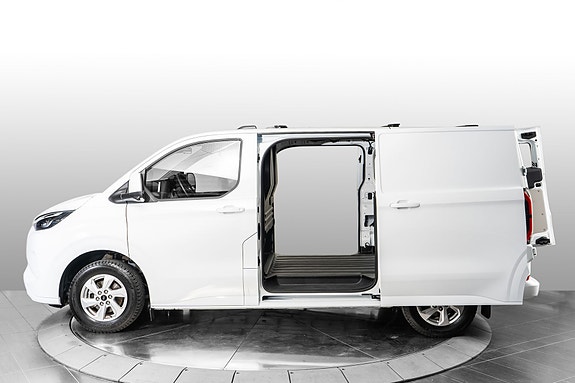 Ford Transit Custom 12 of 28