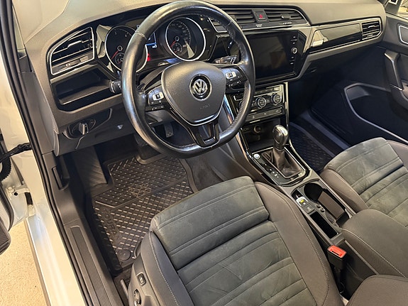 Volkswagen Touran 10 of 30