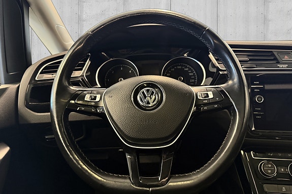 Volkswagen Touran 13 of 30