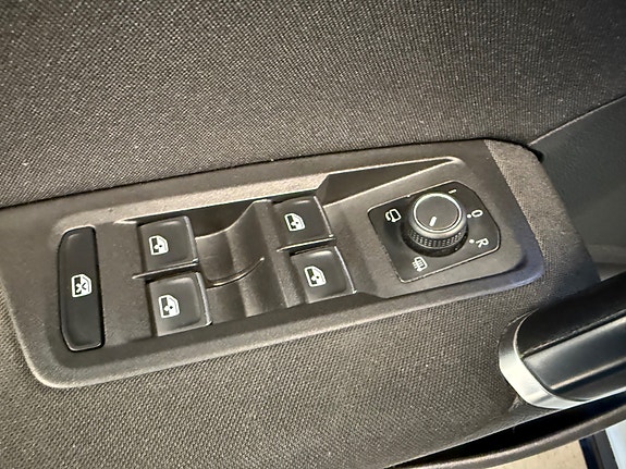 Volkswagen Touran 6 of 30