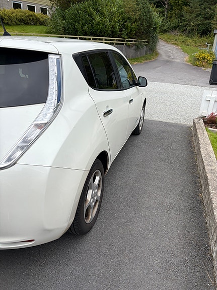 Nissan Leaf 5 of 19