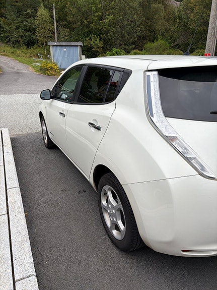 Nissan Leaf 8 of 19