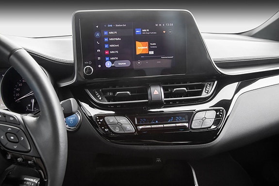 Toyota C-HR 12 of 24