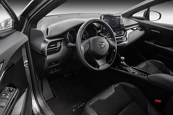 Toyota C-HR 18 of 24