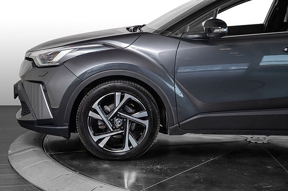 Toyota C-HR 4 of 24