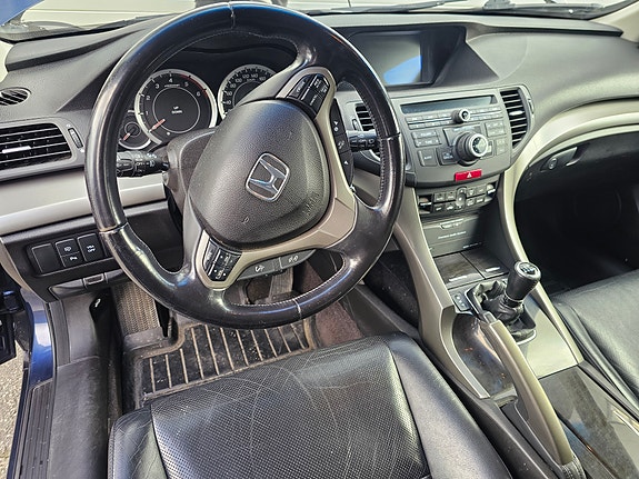 Honda Accord 19 of 30