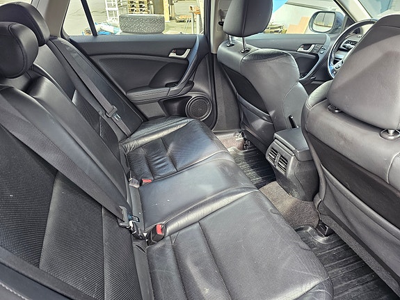 Honda Accord 17 of 30