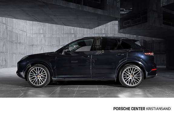 Porsche Cayenne 9 of 30
