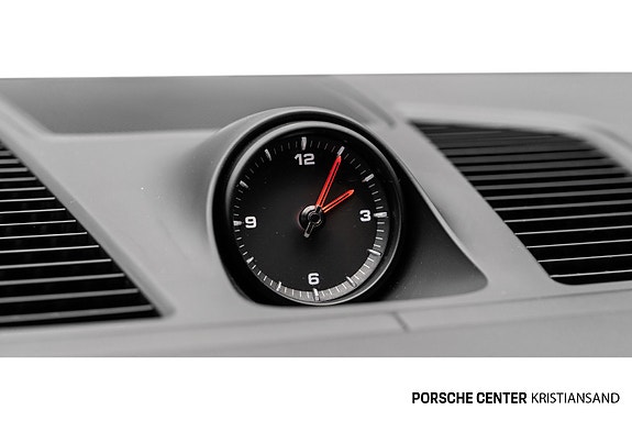 Porsche Cayenne 28 of 30