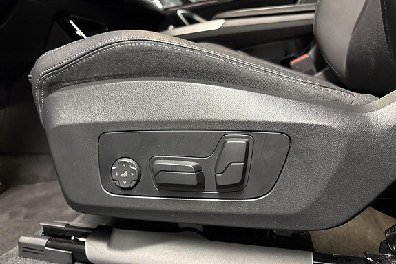 BMW iX1 14 of 17