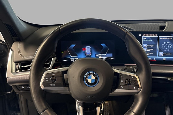 BMW iX1 6 of 17