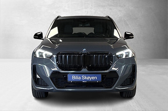 BMW iX1 2 of 17