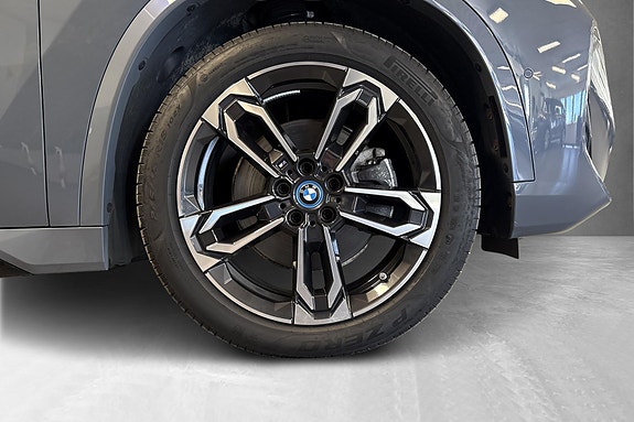 BMW iX1 13 of 17