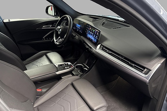 BMW iX1 12 of 17
