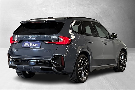BMW iX1 4 of 17