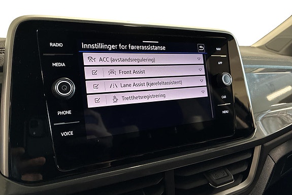 Volkswagen T-Roc 15 of 16