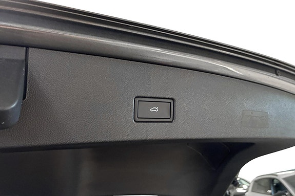 Volkswagen T-Roc 11 of 16