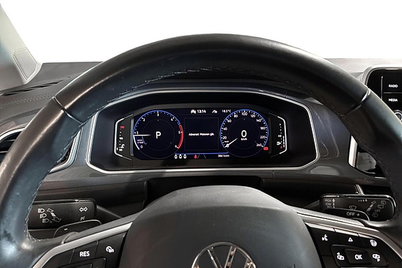Volkswagen T-Roc 8 of 16