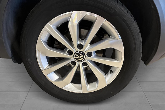 Volkswagen T-Roc 10 of 16