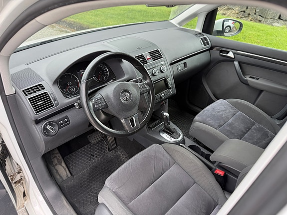 Volkswagen Touran 12 of 25