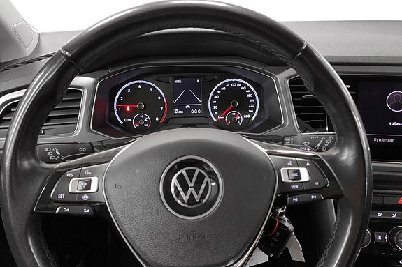 Volkswagen T-Roc 10 of 12