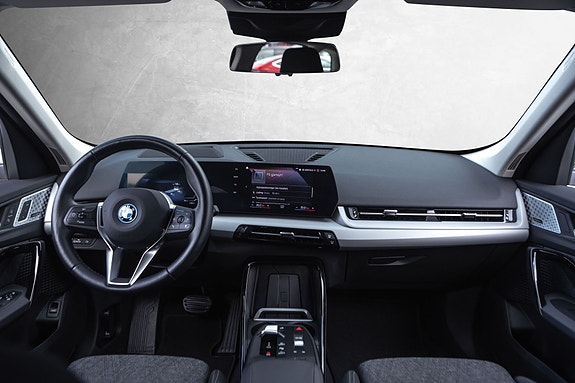 BMW iX1 28 of 30