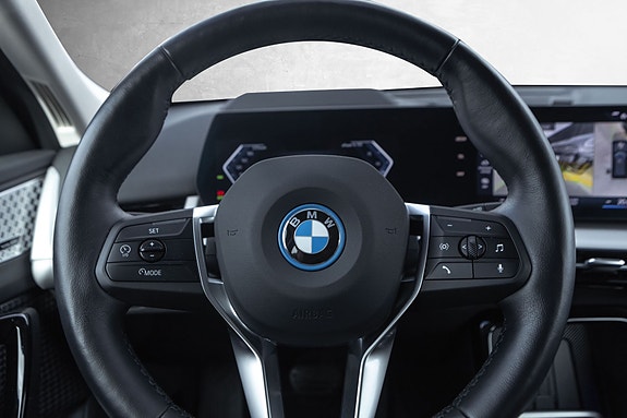 BMW iX1 11 of 30